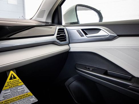 New 2026 Volkswagen Taos SEL image 32