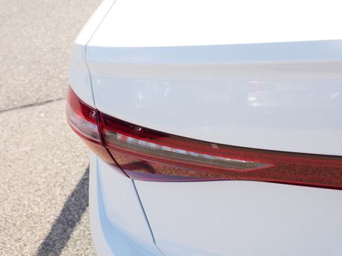 Certified 2025 Volkswagen Jetta SE w/ Sunroof Package image 17