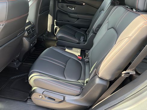 Used 2025 Honda Pilot TrailSport image 29