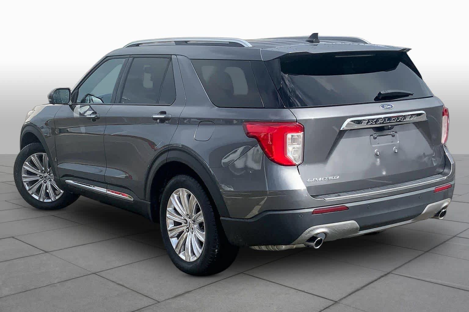 Used 2022 Ford Explorer Limited w/ Equipment Group 301A RWD image 12