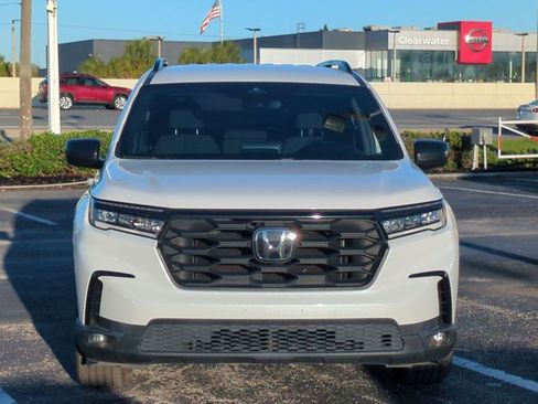 Used 2023 Honda Pilot Sport image 2