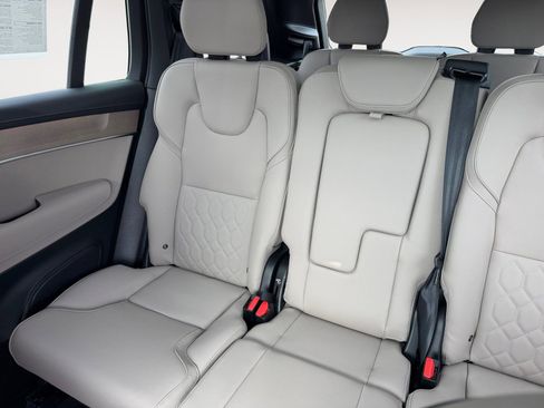New 2026 Volvo XC90 T8 Plus w/ Protection Package Premier AWD/4WD image 13