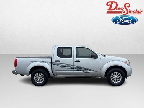 Used 2017 Nissan Frontier SV AWD/4WD image 5
