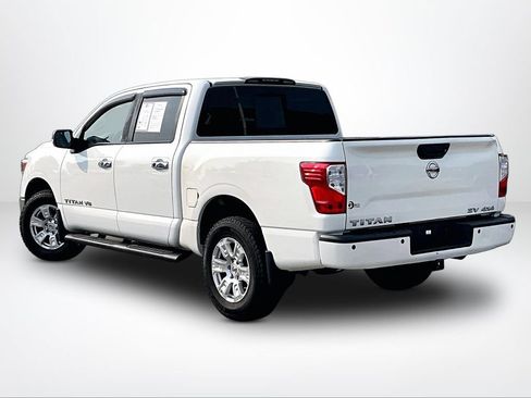 Used 2018 Nissan Titan SV w/ SV Convenience Package AWD/4WD image 14