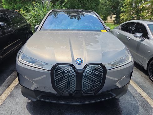 Used 2025 BMW iX xDrive50 w/ Luxury Package AWD/4WD image 2
