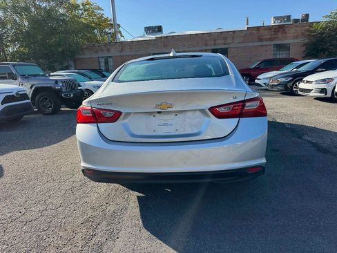 Used 2017 Chevrolet Malibu LT image 4