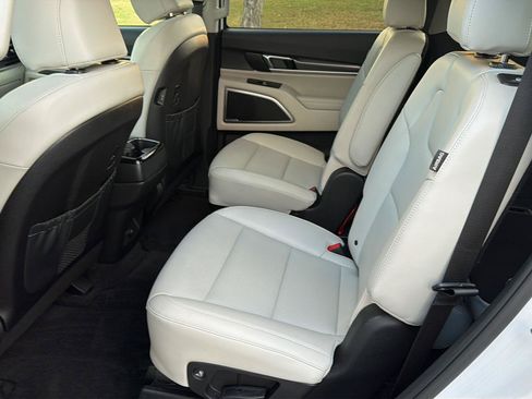 Used 2025 Kia Telluride S FWD image 11