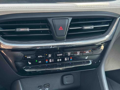 Used 2025 Buick Encore GX Avenir FWD image 32