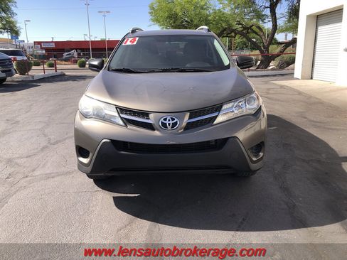 Used 2014 Toyota RAV4 LE FWD image 3