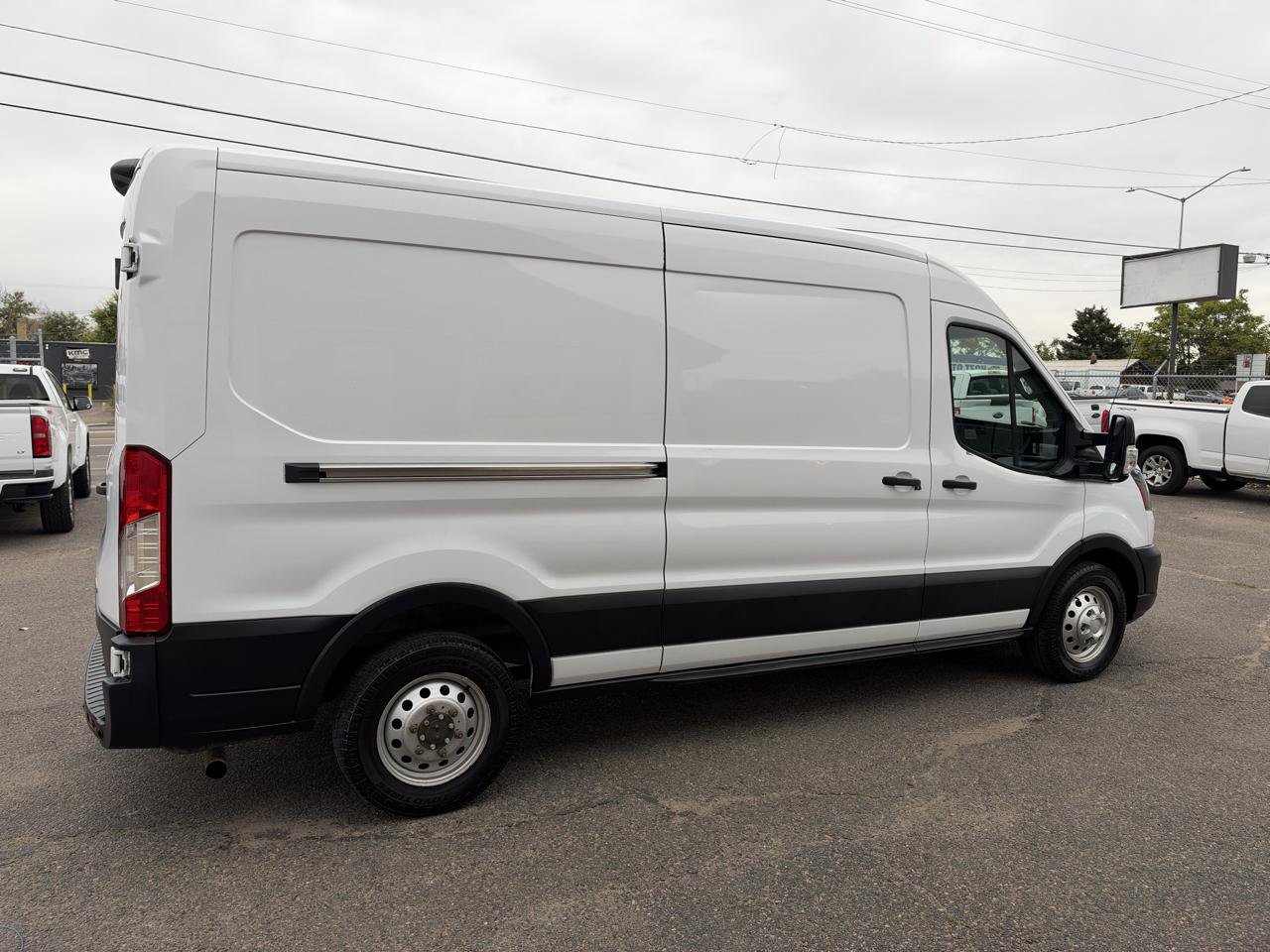 Used 2022 Ford Transit 250 Medium Roof AWD w/ Interior Upgrade Package image 11