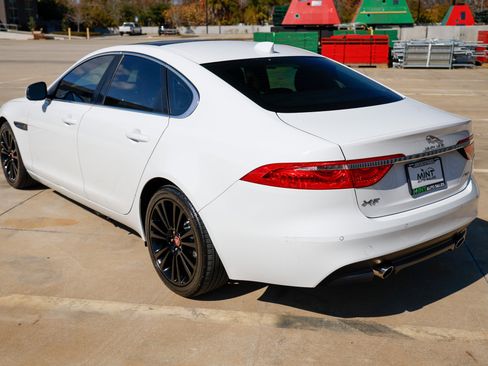 Used 2018 Jaguar XF Prestige image 10