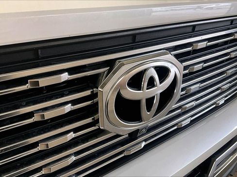 Used 2025 Toyota Tacoma Limited AWD/4WD image 28
