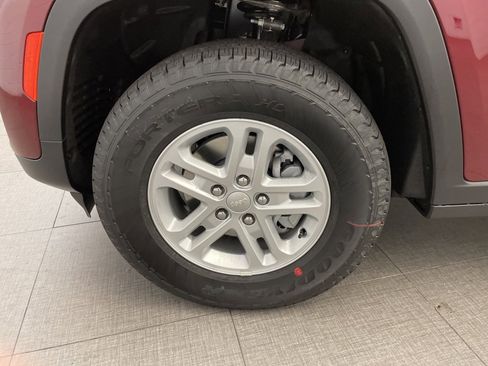 New 2025 Jeep Grand Cherokee Laredo image 10