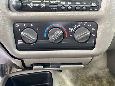 Used 2001 Chevrolet S10 Pickup LS w/ Preferred Equipment Group RWD image 17