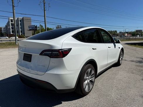 Used 2022 Tesla Model Y Long Range image 9