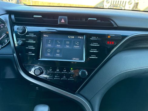 Used 2019 Toyota Camry LE image 19