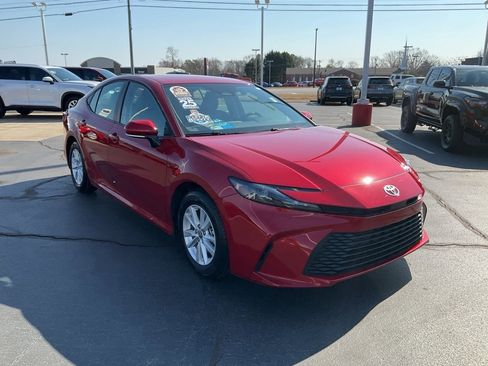 Used 2025 Toyota Camry LE image 21