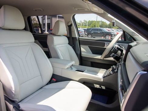 Used 2025 Hyundai Santa Fe SEL FWD image 19