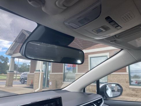 Used 2022 Toyota Corolla LE image 15