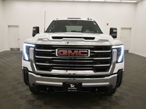 Used 2024 GMC Sierra 3500 SLE w/ SLE Convenience Package image 11