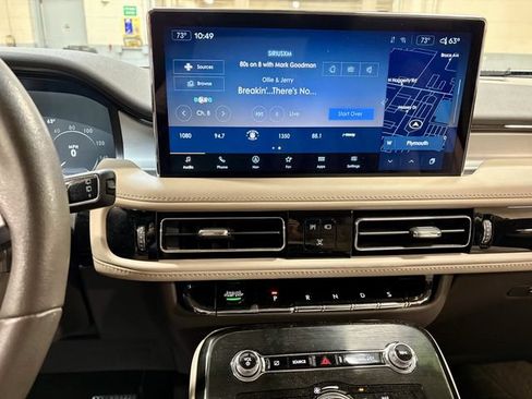 Used 2023 Lincoln Nautilus FWD w/ Premium Package image 4