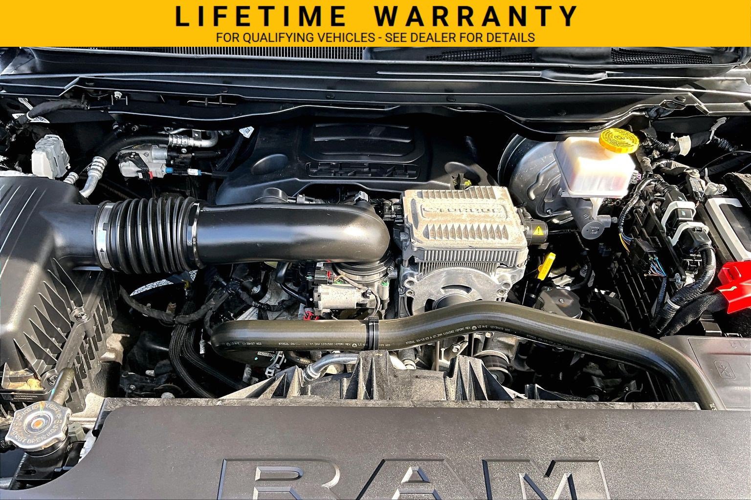 Used 2024 RAM 1500 Laramie AWD/4WD image 10
