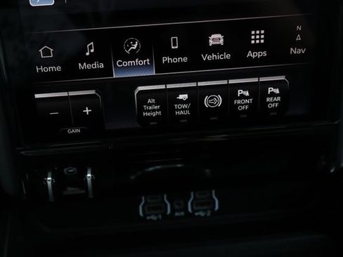 Used 2025 RAM 3500 Laramie AWD/4WD image 32
