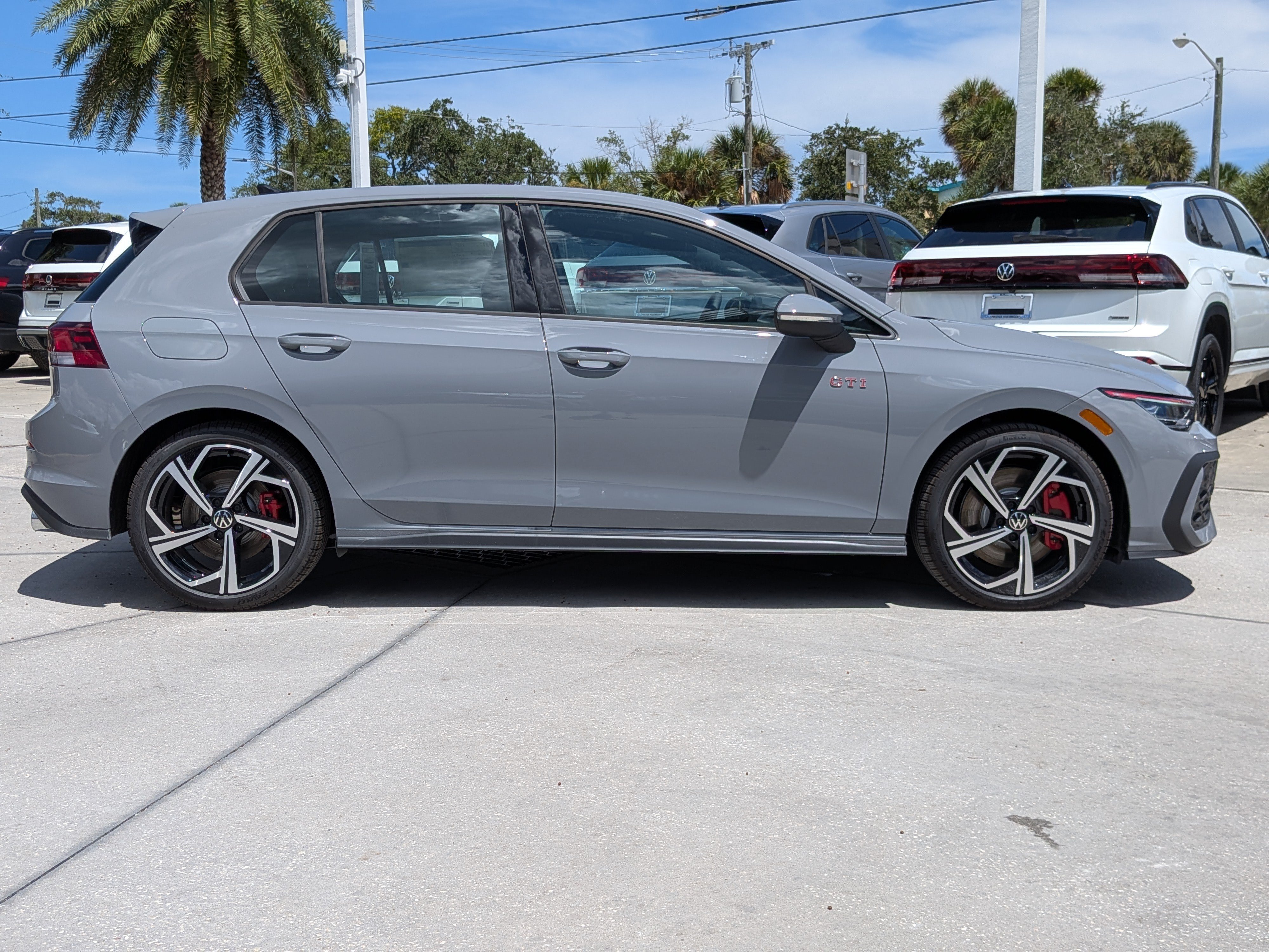 New 2026 Volkswagen GTI SE FWD image 2