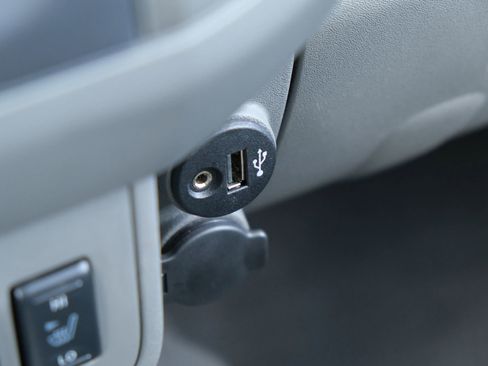 Used 2019 Nissan Frontier SL image 30