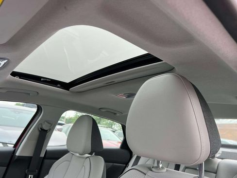 Certified 2025 Hyundai Elantra Limited FWD image 20