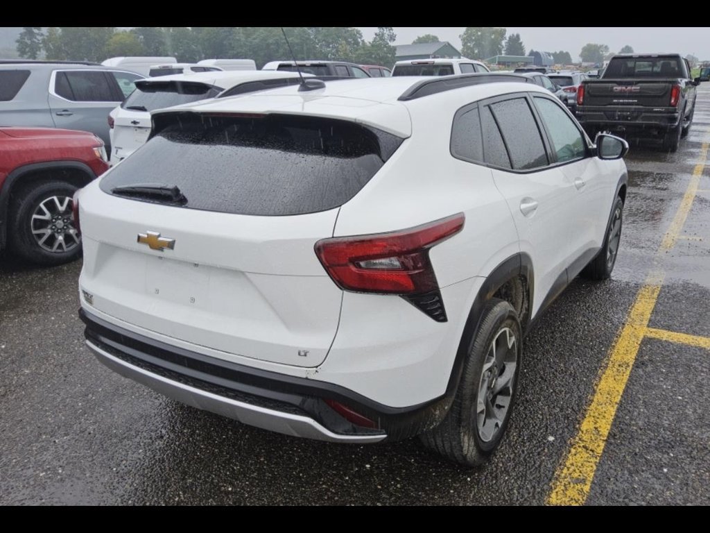 Used 2024 Chevrolet Trax LT w/ Driver Confidence Package FWD image 5