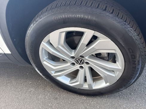 Used 2021 Volkswagen Atlas SE w/ Panoramic Sunroof Package AWD/4WD image 12