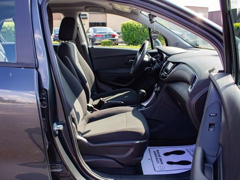 Used 2020 Chevrolet Trax LS AWD/4WD image 20