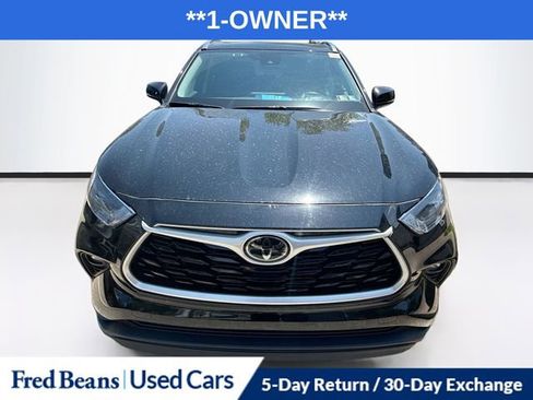 Used 2021 Toyota Highlander XLE AWD/4WD image 2