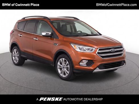 Used 2017 Ford Escape SE w/ Equipment Group 201A FWD image 1