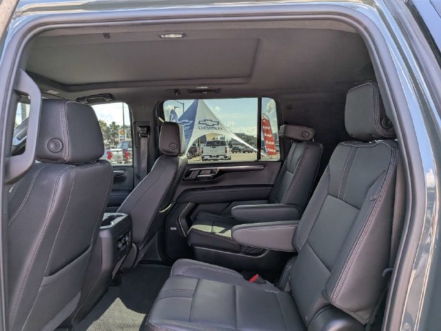 Used 2025 Chevrolet Suburban RST w/ Comfort Package RWD image 14