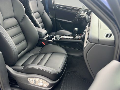 New 2026 Porsche Macan Turbo AWD/4WD image 20