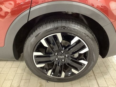 Certified 2024 Kia Telluride SX w/ Towing Package image 9