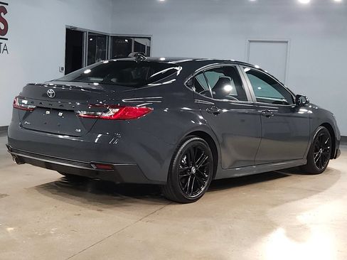 Used 2025 Toyota Camry SE FWD image 7