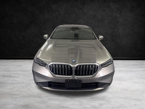 Used 2024 BMW i5 eDrive40i w/ Premium Package RWD image 3
