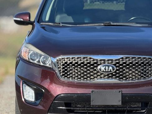 Used 2016 Kia Sorento SX image 11