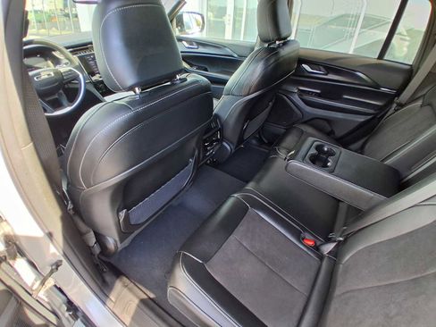 Used 2023 Jeep Grand Cherokee Altitude image 21