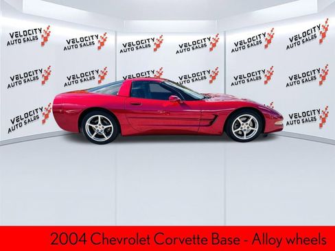 Used 2004 Chevrolet Corvette 2D Coupe w/ Roof Package image 10
