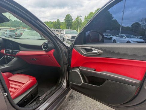 Used 2018 Alfa Romeo Giulia Ti Sport w/ Quick Order Package 22S Sport AWD/4WD image 17