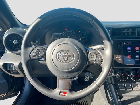 Used 2024 Toyota GR86 Premium image 17