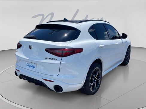 Used 2022 Alfa Romeo Stelvio Veloce AWD/4WD image 9