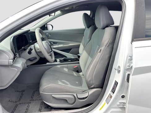 Used 2022 Hyundai Elantra SEL FWD image 19
