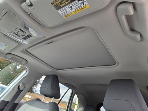 Used 2022 Toyota RAV4 XLE w/ Convenience Package image 11