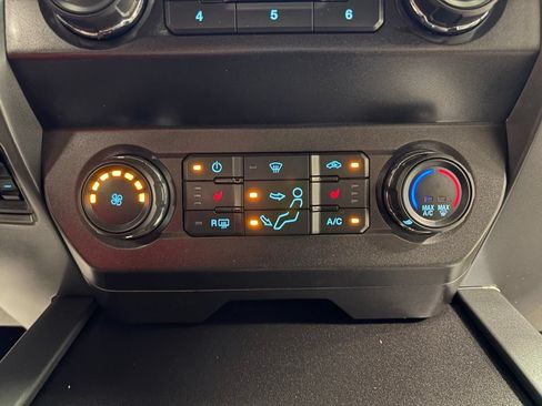 Used 2021 Ford F250 XLT w/ XLT Premium Package AWD/4WD image 19
