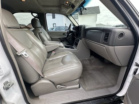 Used 2005 Chevrolet Tahoe LS w/ Preferred Equipment Group AWD/4WD image 12